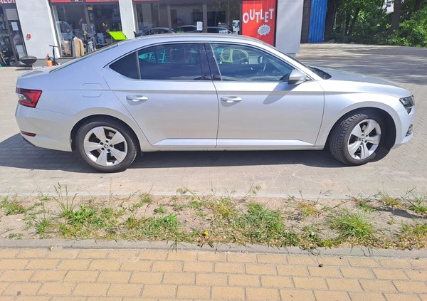 Skoda Superb cena 120000 przebieg: 108000, rok produkcji 2022 z Gniew małe 37